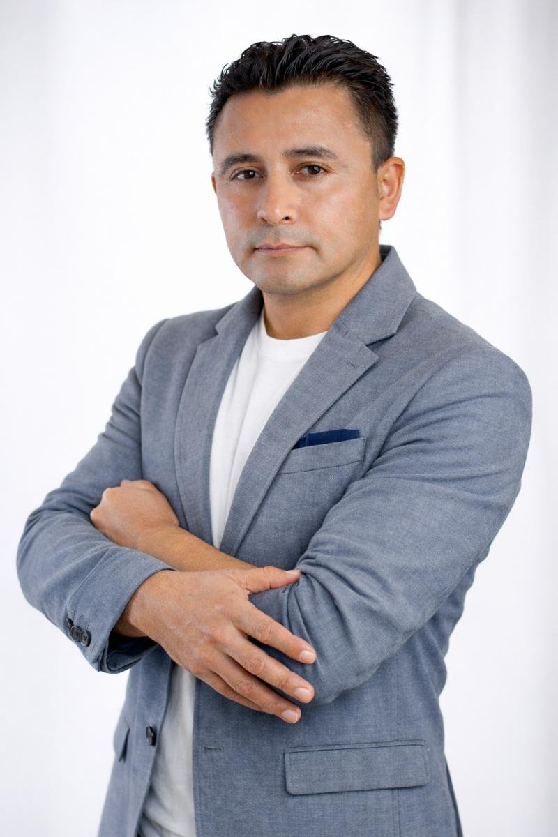Fotografía oficial de Jesús Gil Ortega, asesor inmobiliario de RE/MAX ProHogar